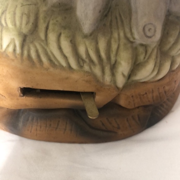 Vintage 1981 royal crown windable porcelain music box​ - Picture 4 of 7